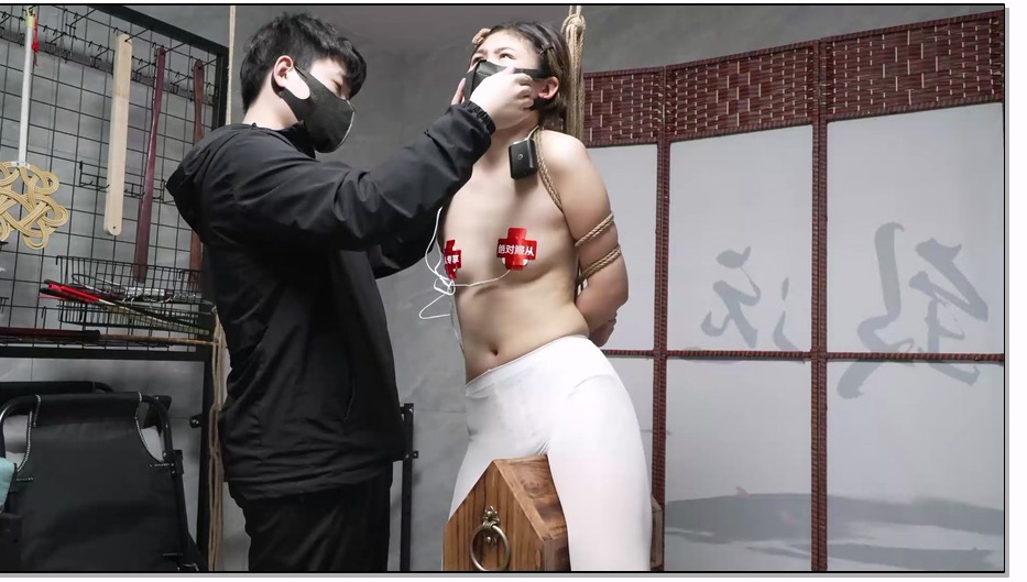 FYYC049-缚予 线下真实调教之新模19岁大一新生雯雯白丝乳贴三角木马+上下电击调教！