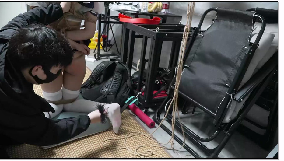FYYC054-缚予 线下真实调教之新模19岁大一生瑶瑶学生装白丝强制分腿内八+R夹股绳项圈三链牵