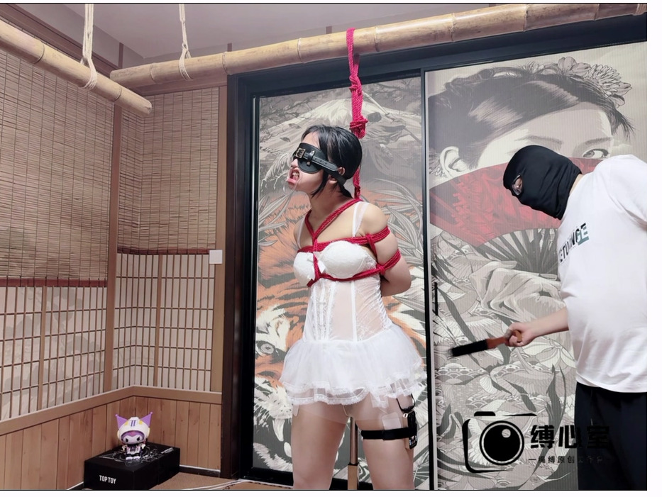 FXS012-缚心室 颜面崩坏的花嫁少女，高跟肉丝罚站架。郊狼+强力电击鞭惩罚，breathplay